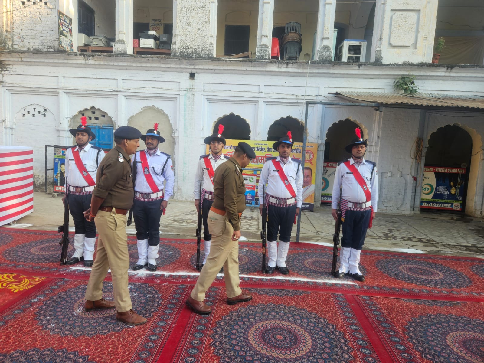 पुलिस उपाधीक्षक यातायात संजय चौहान ने किया यातायात पुलिस लाइन का अर्धवार्षिक निरीक्षण