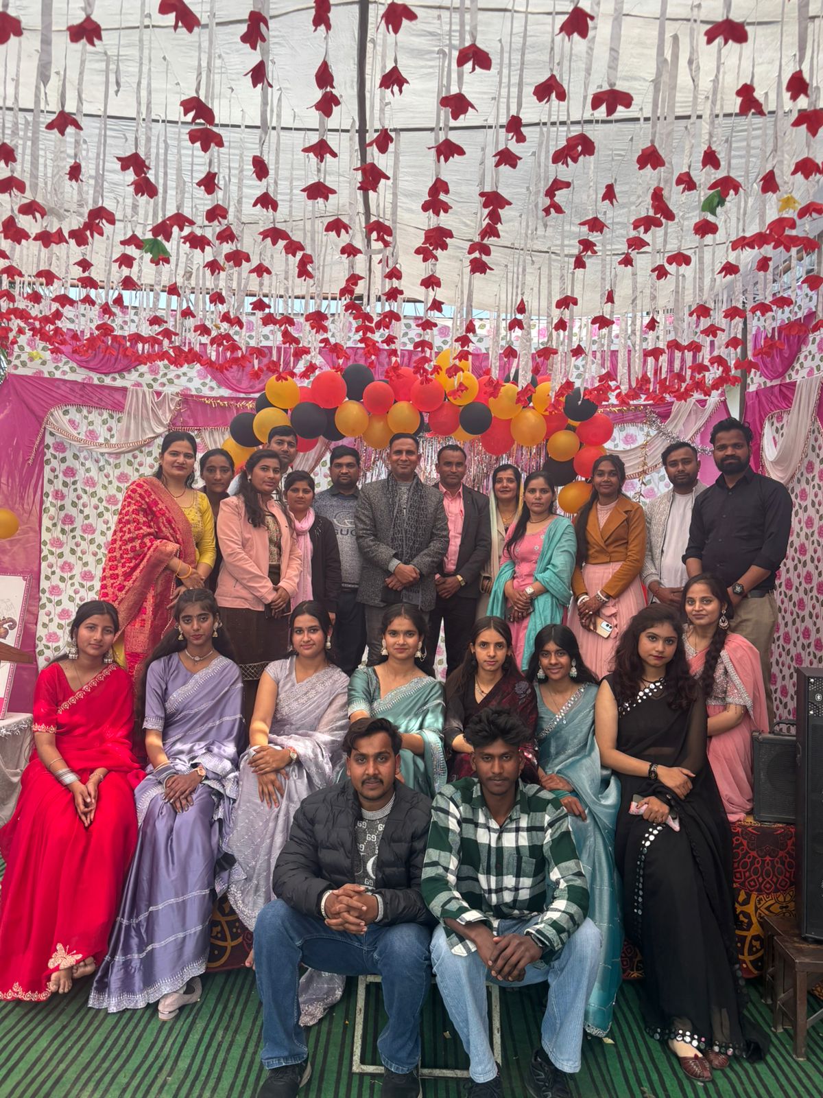 शिक्षाविद एवं हिंदी साहित्यकार डॉ रजनीश सैनी ने विदाई समारोह के रूप में बच्चों को बौद्धिक संदेश दिया*